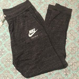 Nike light weight jogging pants Size L